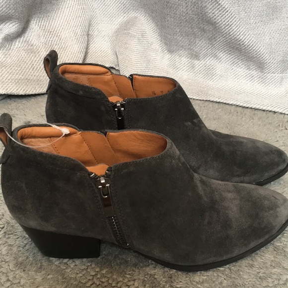 Franco Sarto gorgeous Gray Suede Bootie - Picture 6 of 8